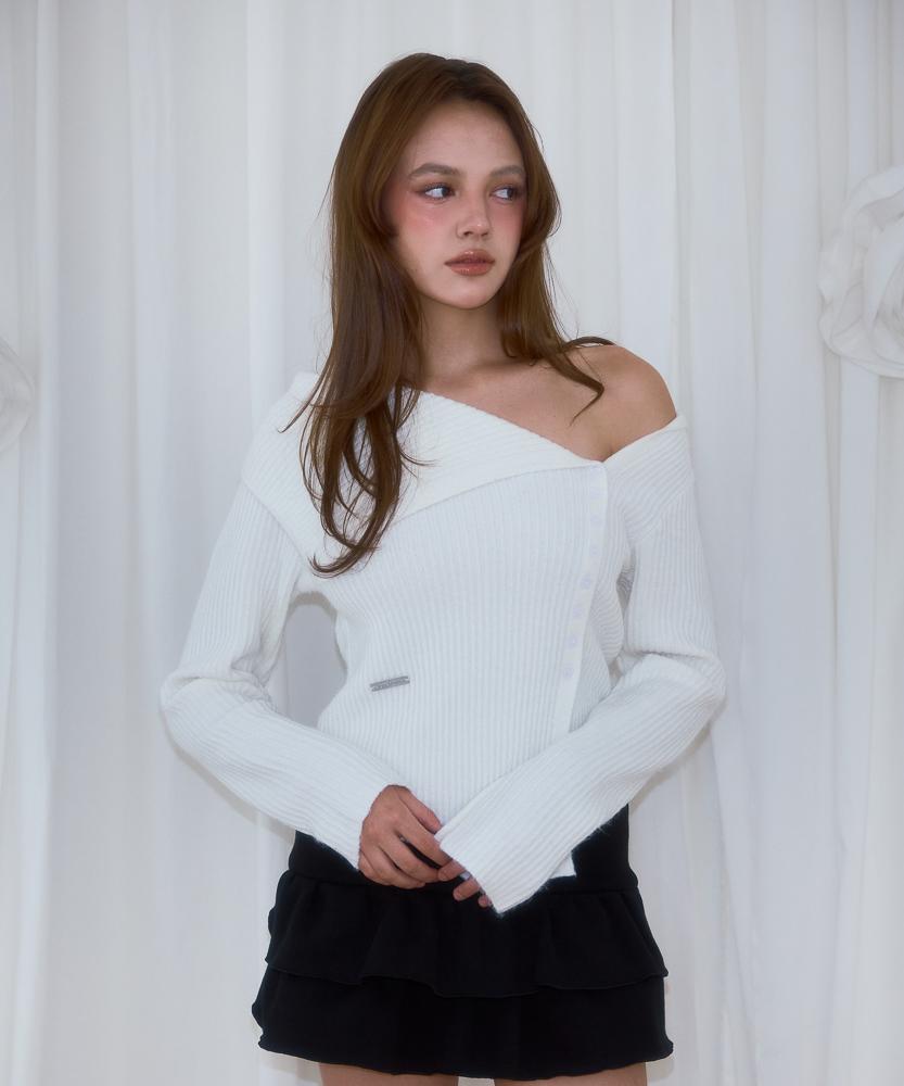ROSEFRANTZ Unbalance Collar Button Knit [Ivory]