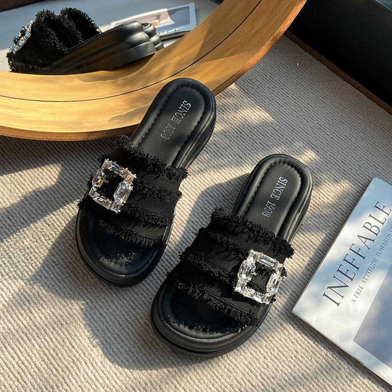 Platform Beach Shoes Slippers One Word New 2025 Summer Versatile Wear Rhinestone Fashion Sandals
