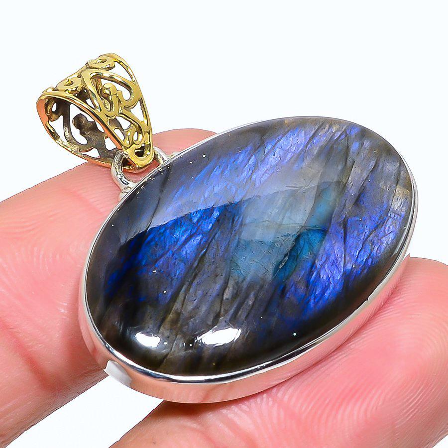 

Natural Labradorite Gemstone 925 Sterling Silver Two Tone Pendant 1.42 O8R34