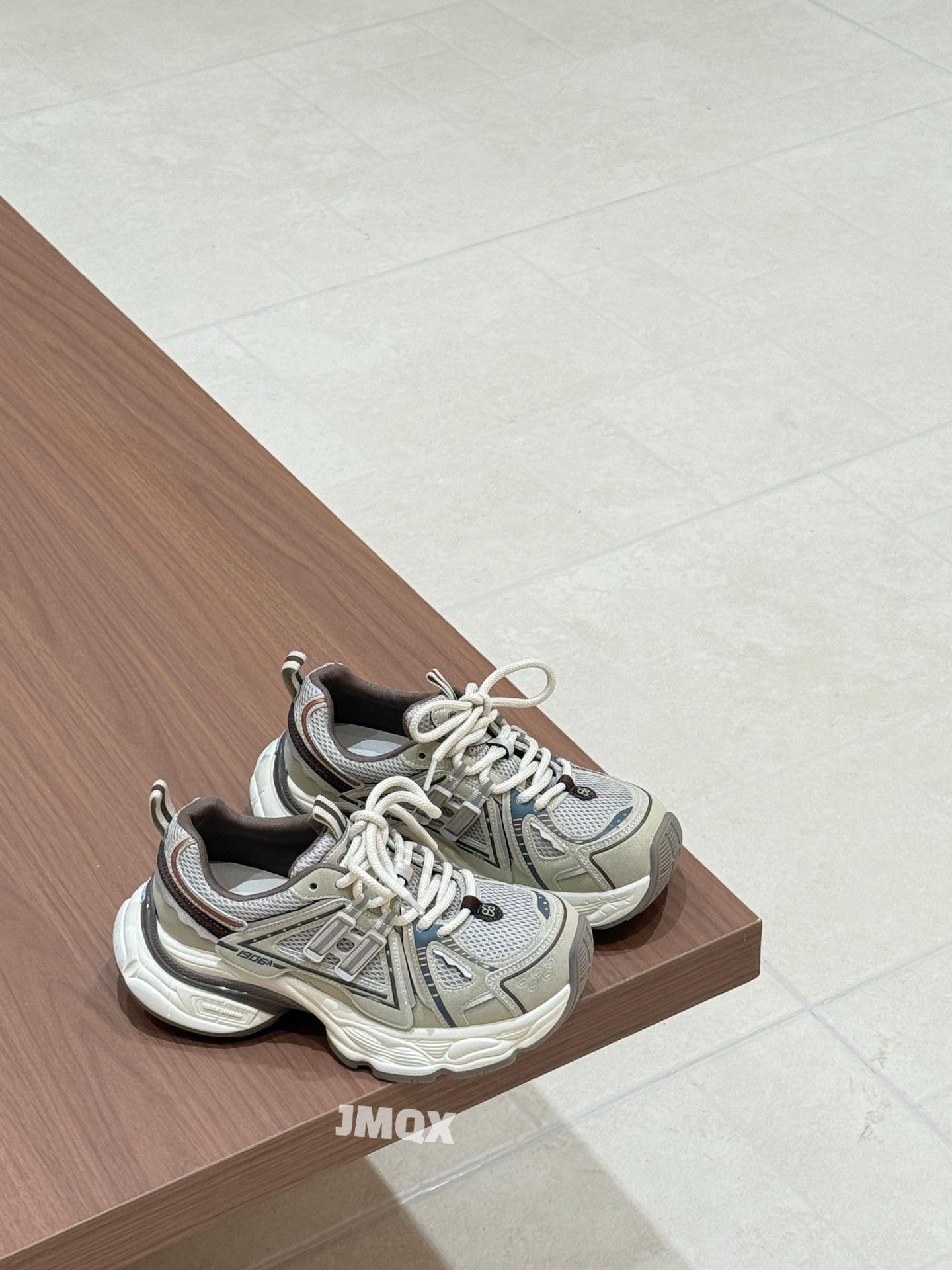 

2025 new leather fashion boots women s versatile comfortable thick heel locomotive boots belt buckle slim mid tube Martin boots tide 35