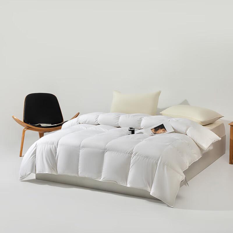 MUJI All-Season Down-Alternative Quilt