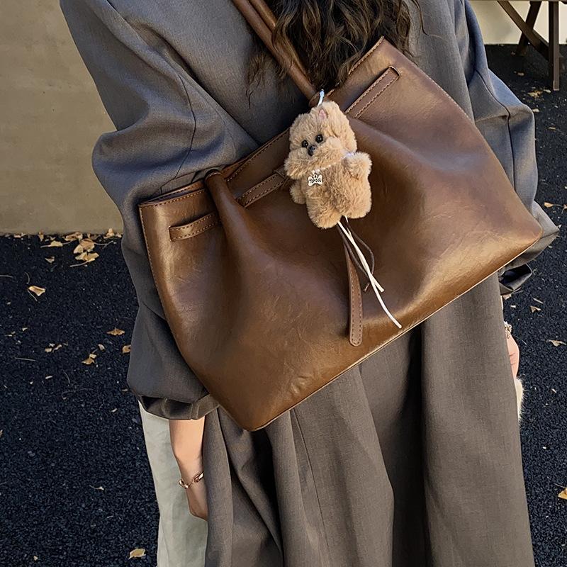 Commuter Tote Bag Women's 2025 New Trendy High-end Retro Shoulder Bag Autumn and Winter Fashion Shopping Hand Bag