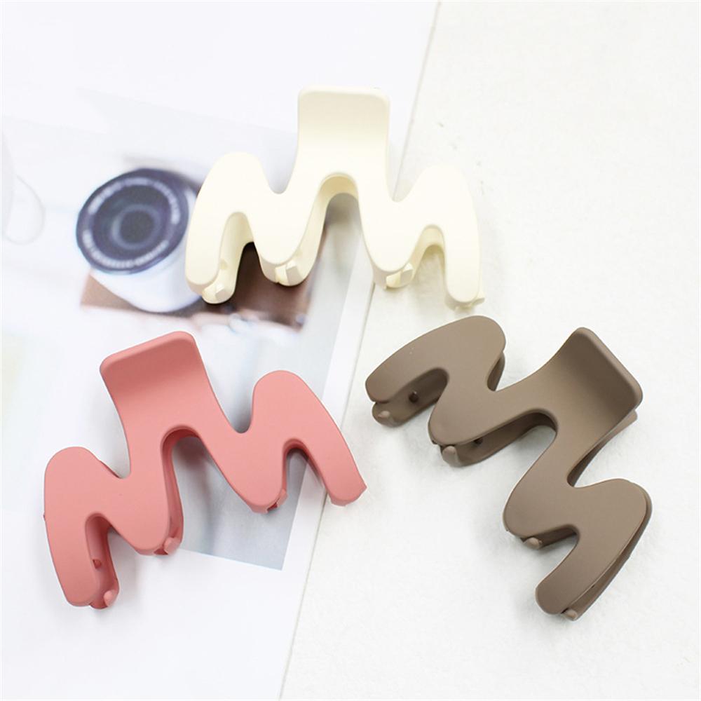 1PC Stylish Wavy Grab Clip Shark Clip Hair Clip Large Grab Clip Hair Accessory High-end Hair Clip Headwear