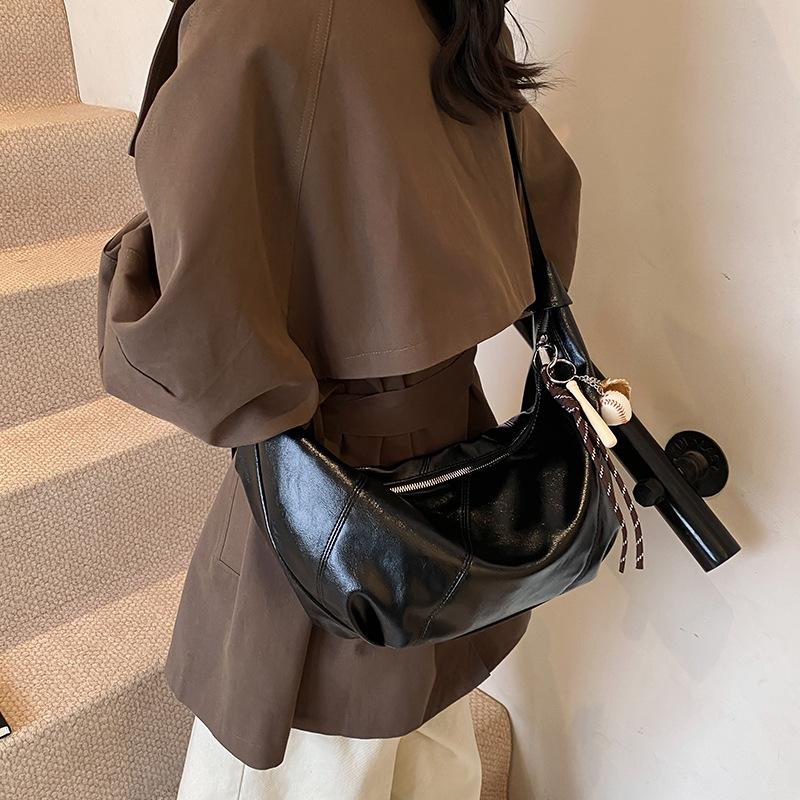 Large-capacity bag women's 2025 new high-end texture niche autumn and winter versatile single shoulder messenger bag broadband dumpling bag