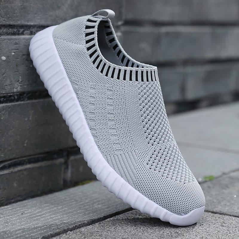 Summer new large size casual sports shoes women's European and American round head flat bottom knitted mesh casual single shoes