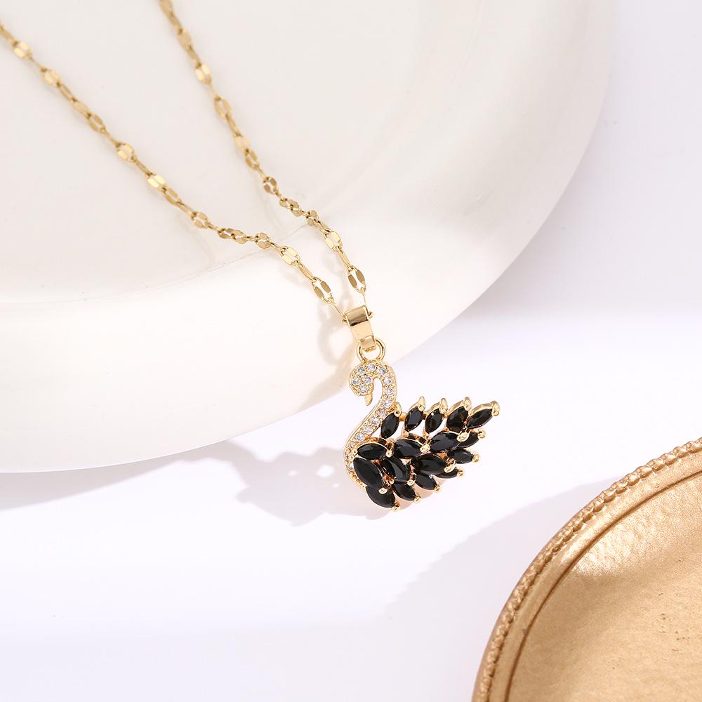 Colier Dama High-End din Oțel Titan cu Trifoi cu Patru Foi - Nu se Decolorează, Lanț Versatil pentru Claviculă