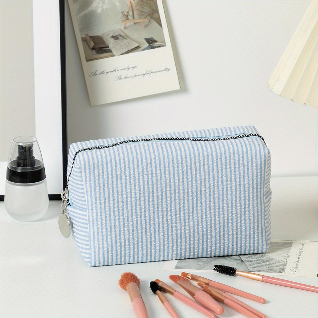 1Pc Seersucker Cosmetic Bag Hand-held Large Capacity Wash Bag Embroidered Stripes Travel Cosmetic Storage Bag for Outdoor Travel Home Storage