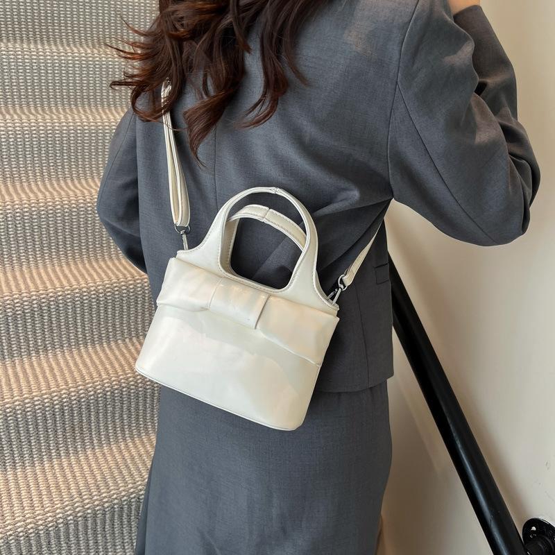 This Year's Popular Bucket Bag Women's 2025 New Fashion Foreign Style Messenger Bag Going Out Portable Shoulder Bag