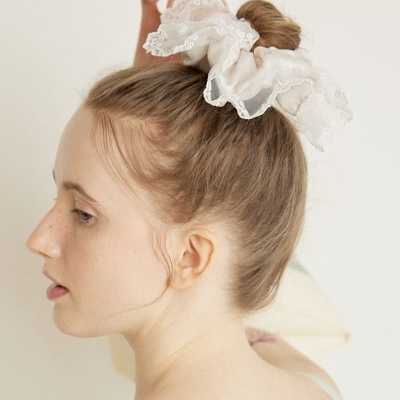 sweatsweet BIG LACE SCRUNCHIE - CREAM