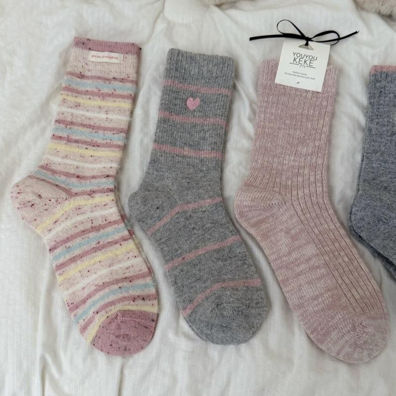 Graue und Rosa Wollsocken für Damen Herbst und Winter, Verdickte Kaschmir-Mittelschaftsocken, Warme und Süße Plüschsocken für den Winter