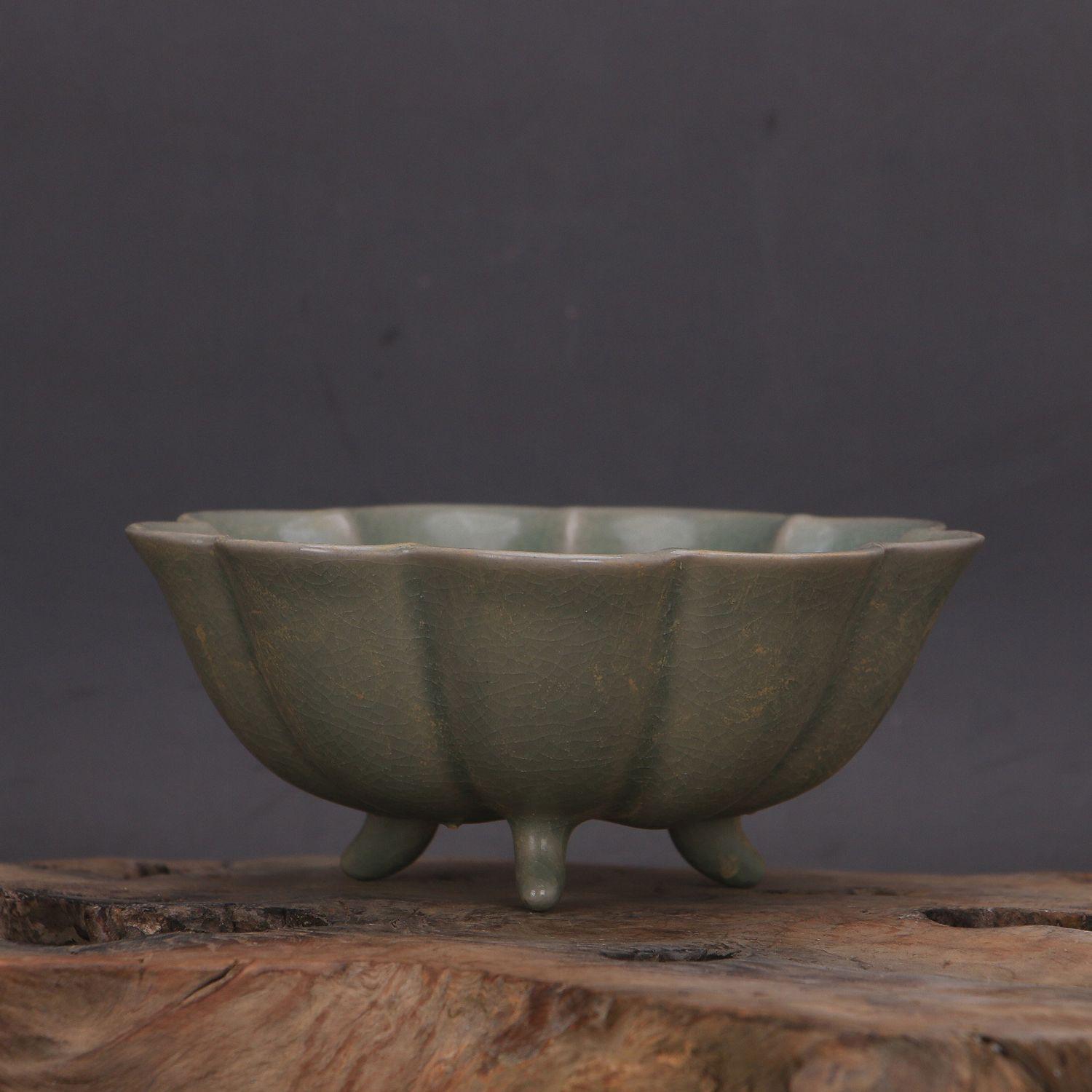 Song Dynasty Ru Kiln Celadon Lotus Bowl: Antique-Inspired Collectible with Cracked Glaze and Three-Legged Design