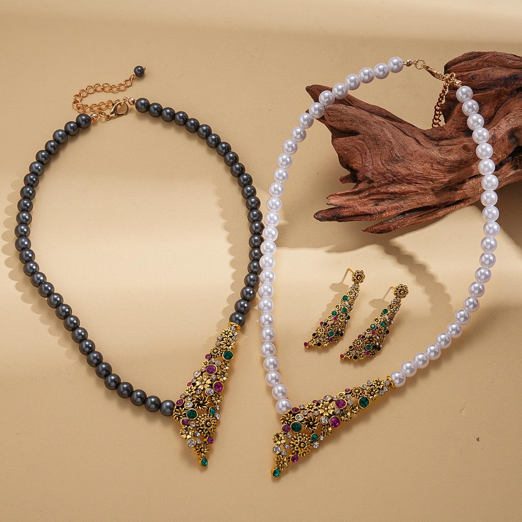 European, American and medieval style imitation pearl beaded diamond flower necklace light luxury niche collarbone chain personalized high-end
