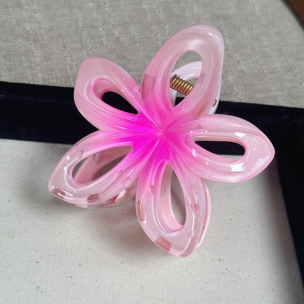 

Colorful Gradient Frangipani & Four-Leaf Clover Hair Clip - Women s Sweet Headdress Accessory 8cm