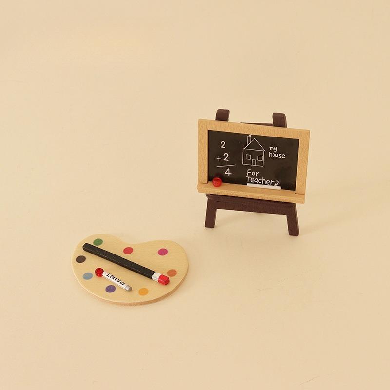 

2PCS/SET Miniature Wooden Blackboard and Palette for Dollhouse Landscape Decoration Realistic Mini House Supplies for DIY Craft