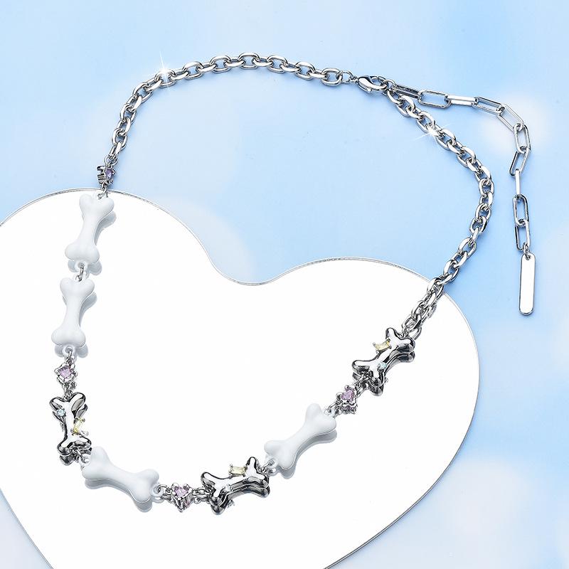 Niche Bone Series Zircon Choker: Trendy Sweet Cool Necklace with Personality Fashion Clavicle Chain.