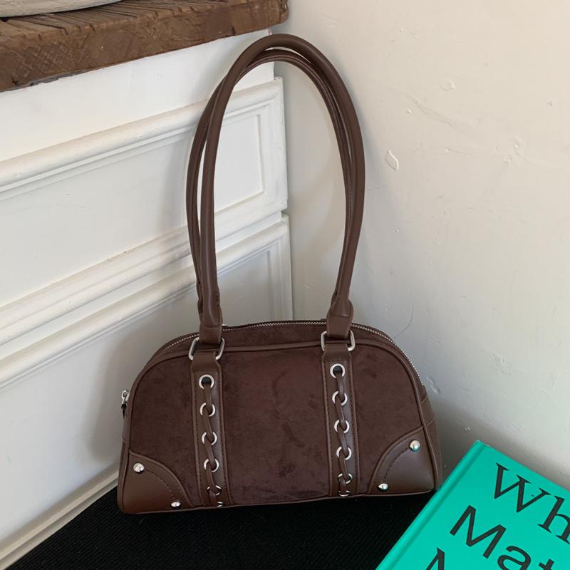 

Модная универсальная сумка Бостон 2025 нишевый дизайн корейская версия инс простая высококлассная сумка через плечо для通勤 ретро темно-коричневого