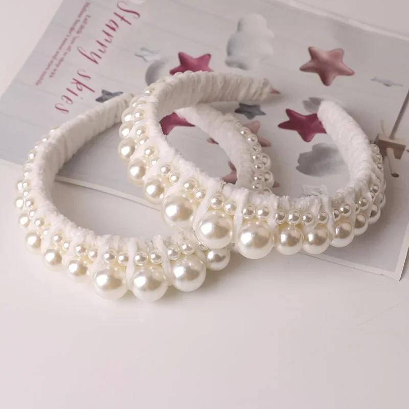 Women Fashion Retro Pearl Headbands Exquisite Hair Accessories for Women's Hands Girl's Hair Accessories Fashion Creative Gifts