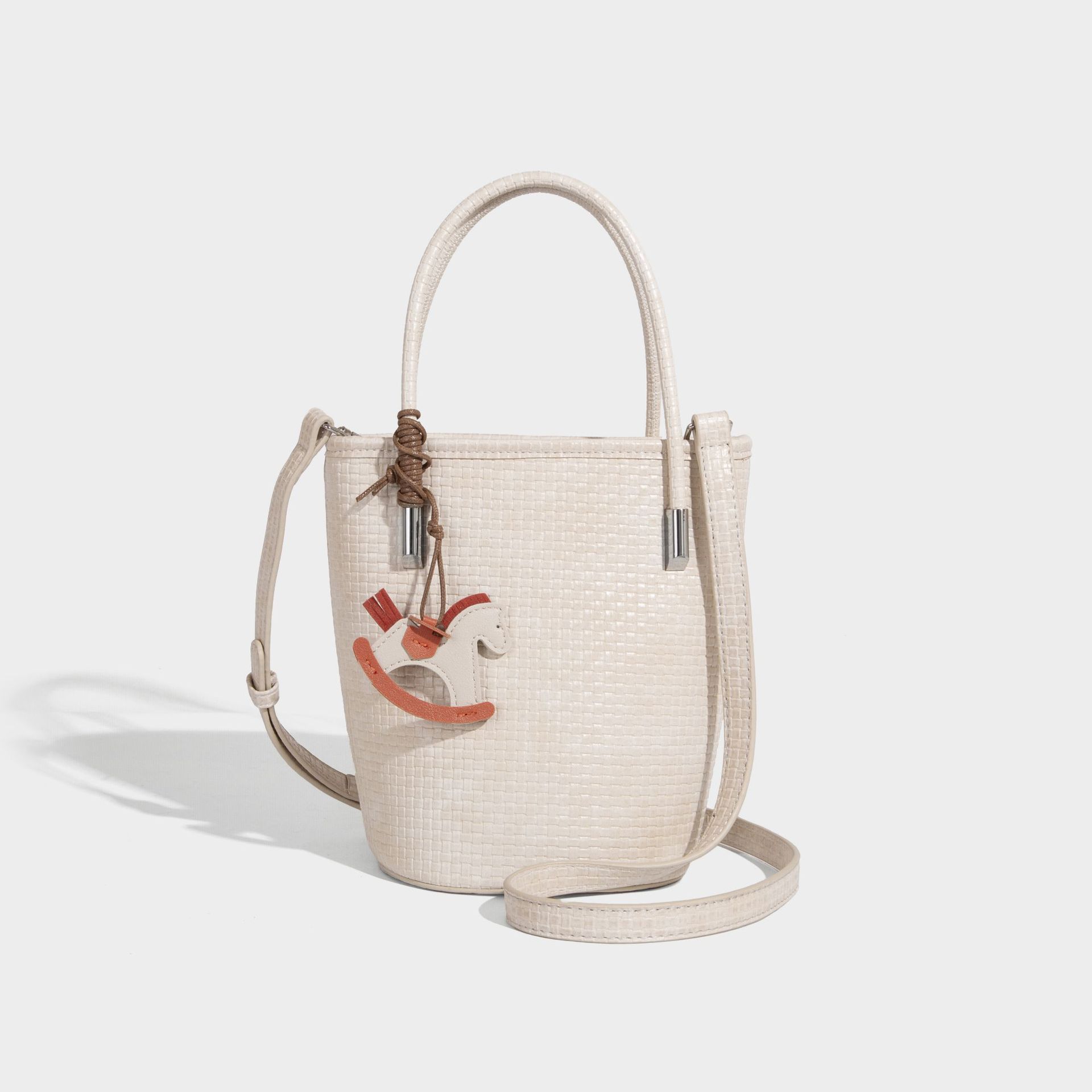 

Cross-Border Bucket Bag 2025 New High-Quality Fashionable Woven Bag Casual Versatile Handbag Trendy Single Shoulder Crossbody бежевый