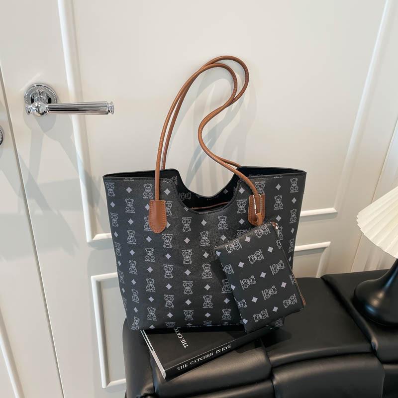 

Large capacity shoulder bucket bag, new retro fashion tote bag, women s versatile commuter vegetable basket bag чорний