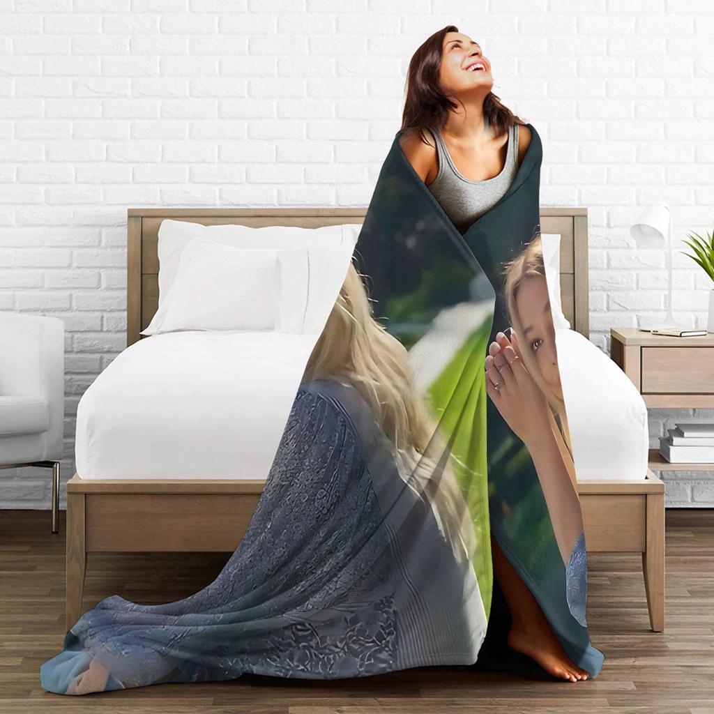 Super Soft Throw Blanket Travel Office Madelyn Cline Beautiful Actress Poster Blanket Flannel For Outdoor Trend Sofa Bed Cover