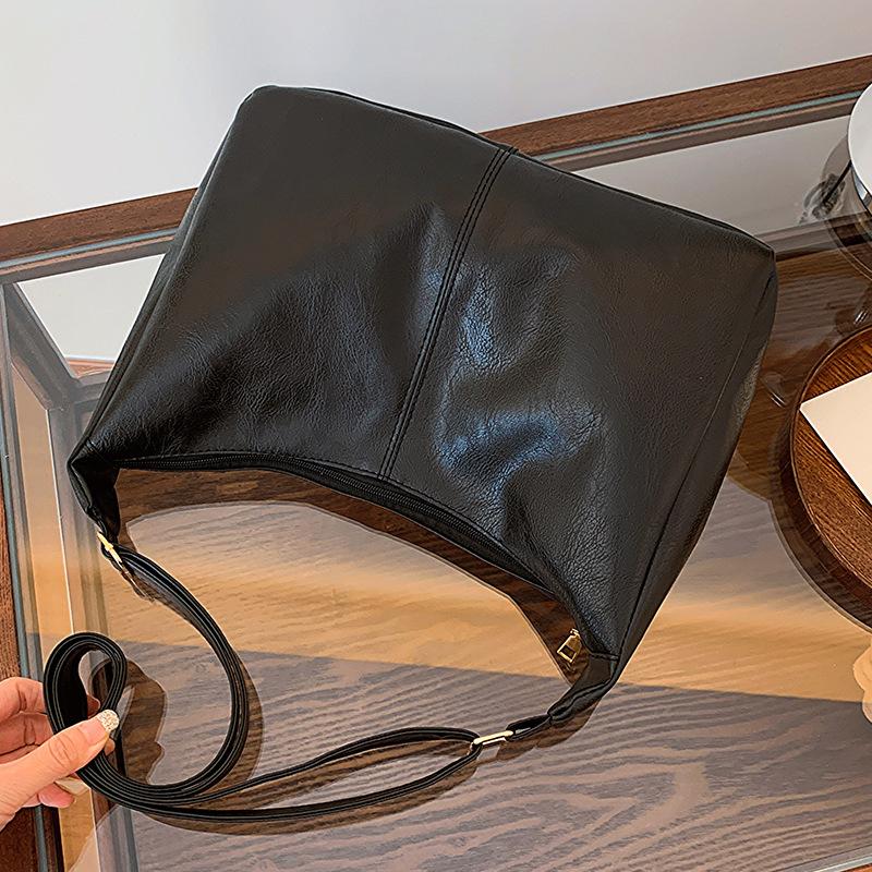 Autumn and Winter Retro Large Capacity Bag for Women New Style Student Commuting Tote Bag Casual Versatile Crossbody Bag