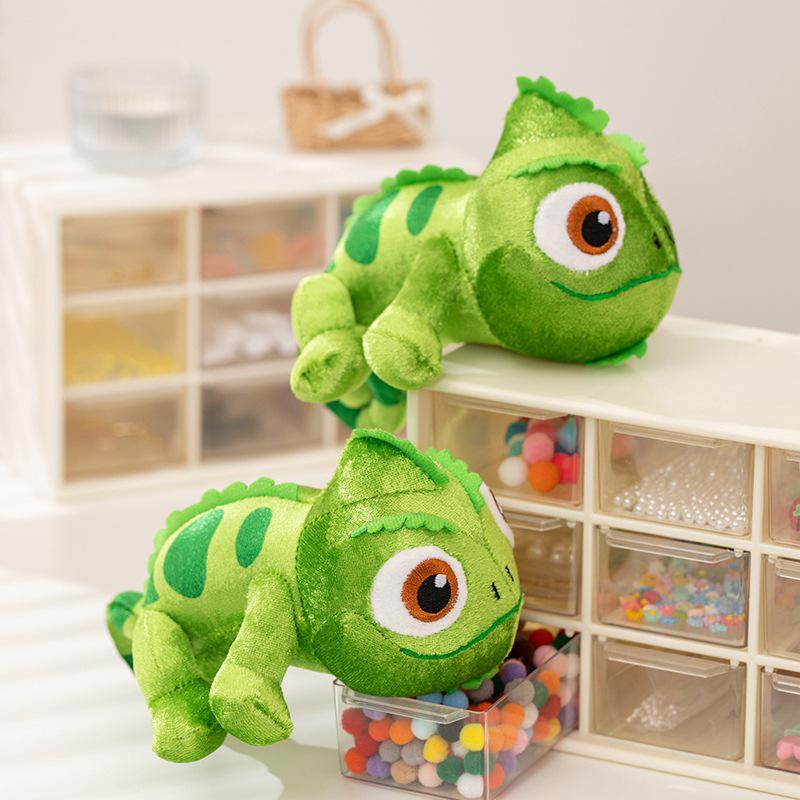 Trendy One-Shoulder Lizard Plush Toy Matching Party Outfit