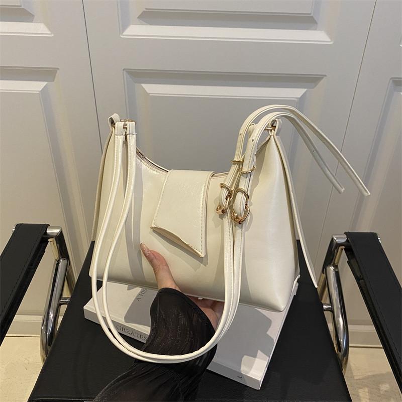 Pu Duffle Bag For Women With Top Zipper Closure And Inner Pocket For Daily Use