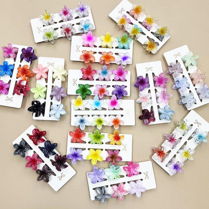 European & American 4CM Frangipani Claw Clip Hairpin - Fashionable Vacation Floral Accessory.