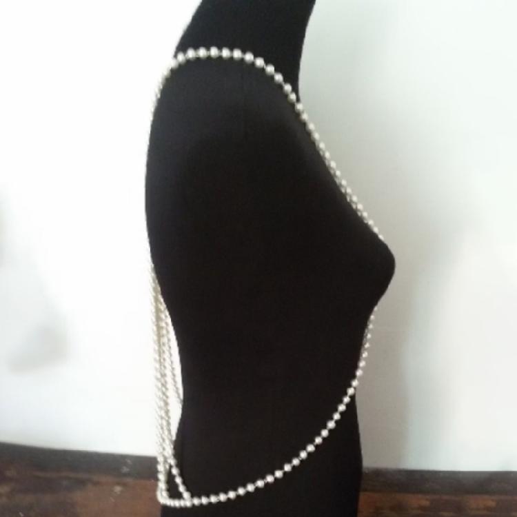 Alluring Pearls And Gold Alloy Body Chain Necklace Designed For Women Seeking To Stand Out At Social Gatherings
