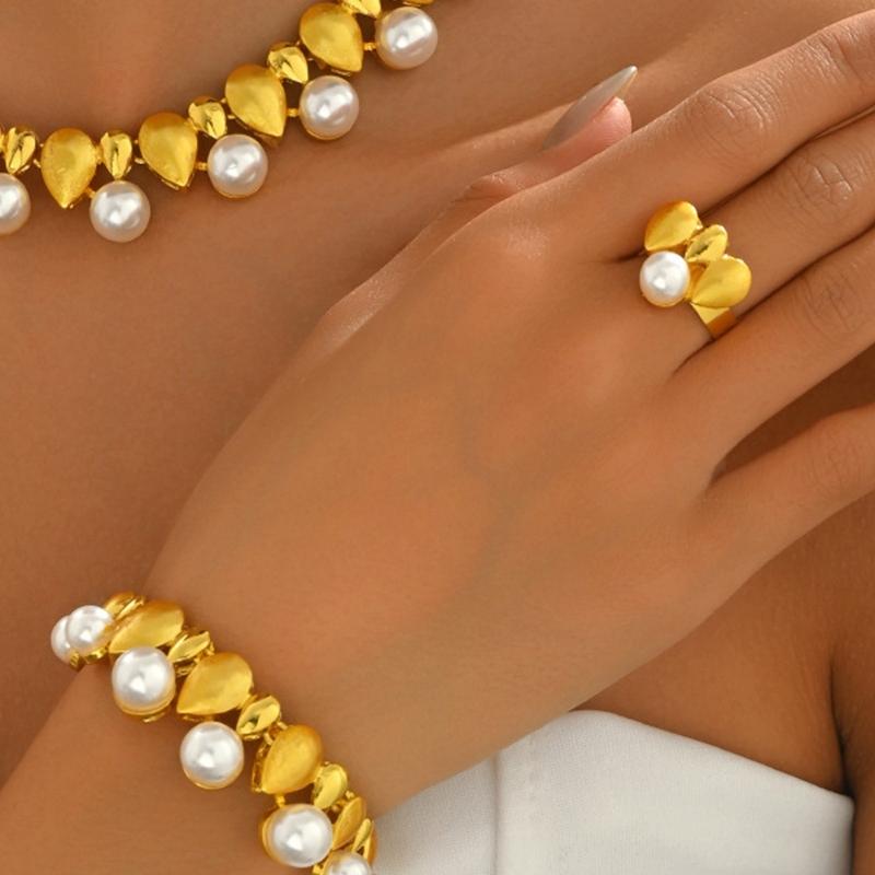 Fashionable Pearls And Metal Jewelry Collection Four Pieces Set Portable Designs Ornament for Multiple Occasions