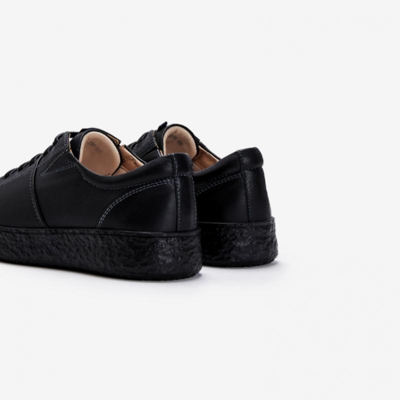 Young Age Women Goat Leather Lightweight Bumpy Sneakers Black