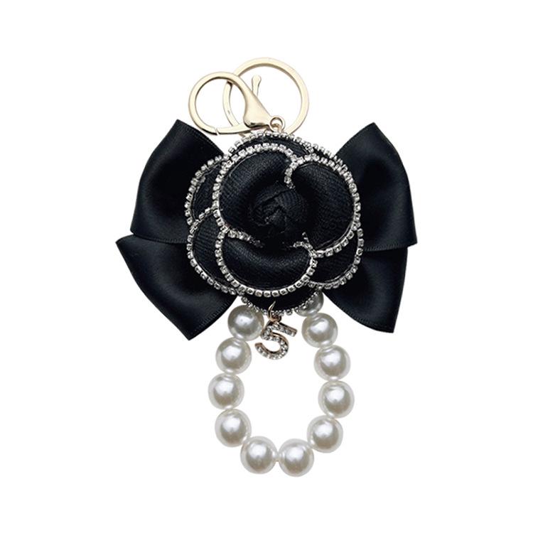 Elegant Camellia Keychain with Pearl Chain & Rhinestone Edge – Perfect Car Key Accessory & Bag Charm