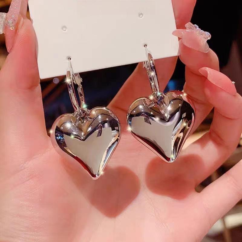 2025 Elegant 3D Peach Heart Earrings: Versatile, High-End Design for Women