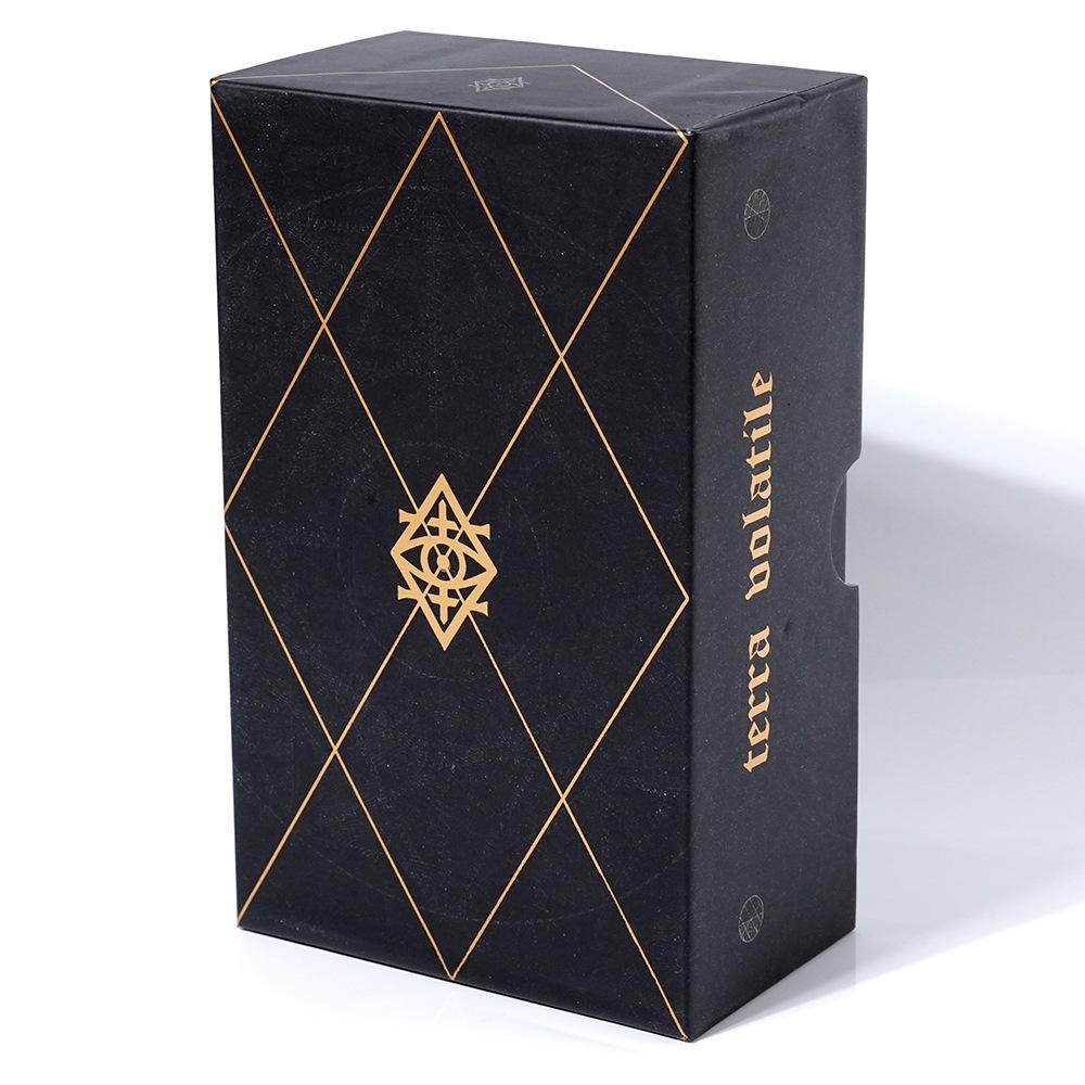 Terra Volatile Deluxe Silber Tarot Geschenkset mit lasergeprägtem Hardcover.
