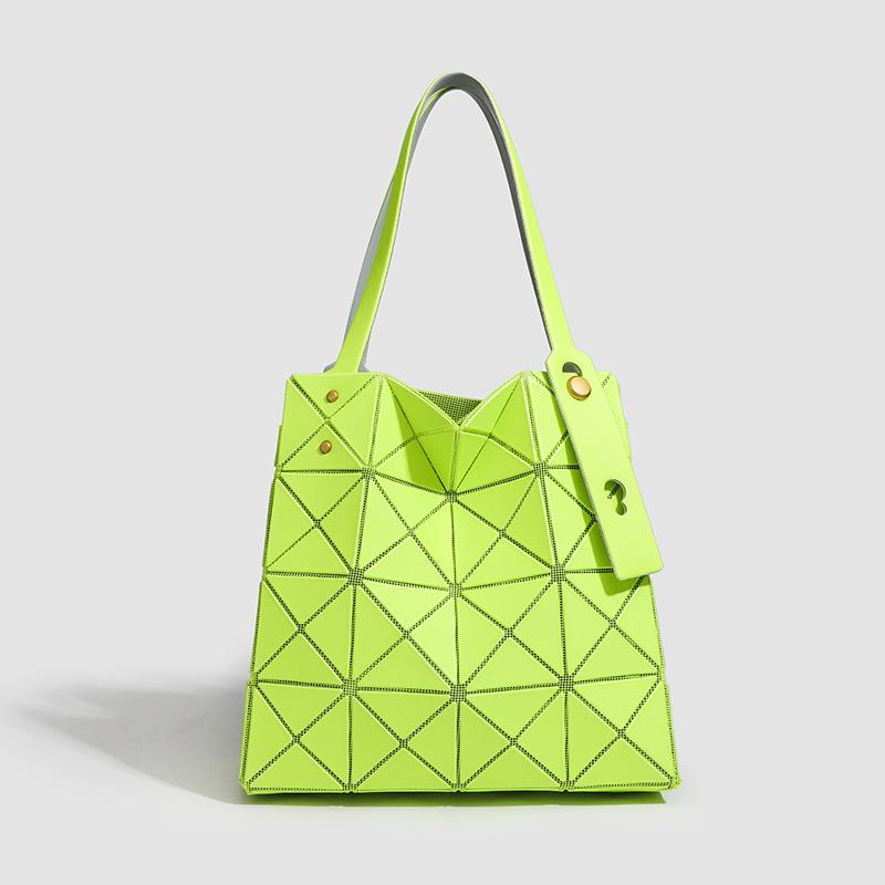 

Простая Новая Японская Модная Сплайсинг Геометрический Ромб Большая Вместимость Треугольная Блестящая Металлическая Женская Сумка на Одно Плечо