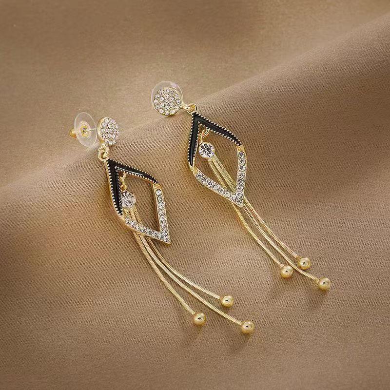 Pearl Earrings Fashion Temperament Elegant Celebrity Style Stud Earrings