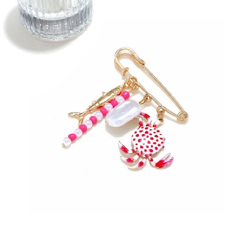 Artistic Crab And Fish Inspired Pin Featuring Alloy Metal And Faux Pearls Details Versatile Fish Brooch For Casual Wear