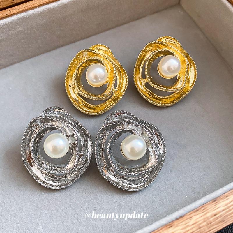 European and American silver needle winding circle pearl stud earrings temperament versatile minimalist earrings light luxury high-end earrings
