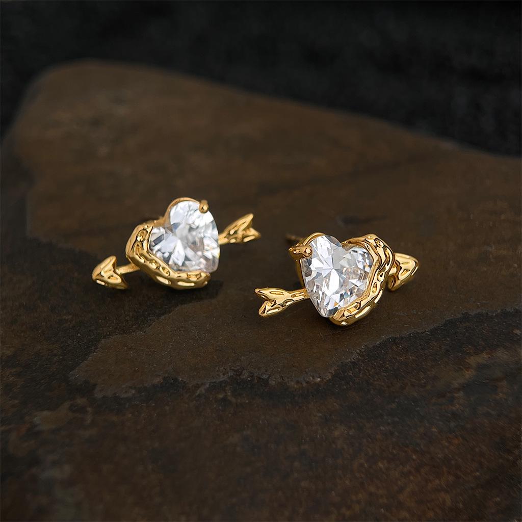 Cupid's Heart 18K Gold Zircon Heart Stud Earrings - Niche Light Luxury
