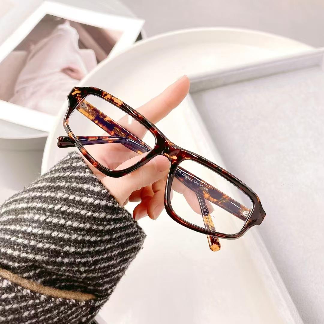 

High Quality Sun Glasses For Women Stylish Trendy TR90 Material Material Sun Glass For Men Travelling Hiking Female Sunglass