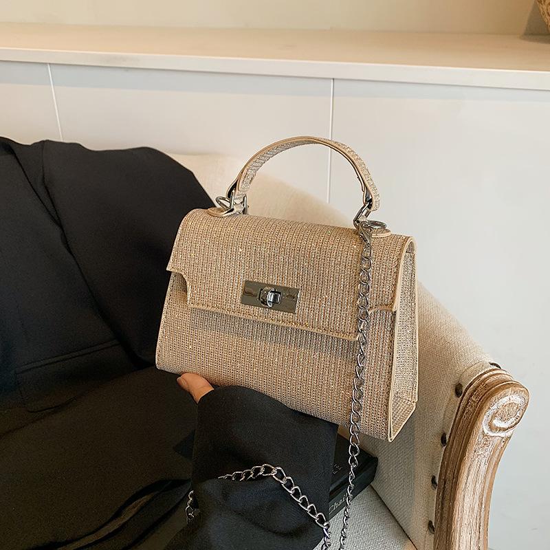 

Сумка женская ретро повседневная на плечо иностранный стиль 2025 осень новая ручная переноска персонализированная модная маленькая квадратная сумка сумка-мессенджер золотой