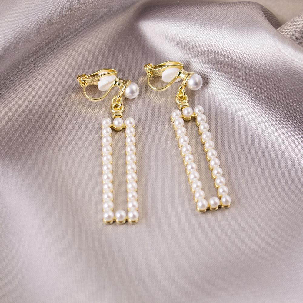 Elegant Clip-On Triangle Earrings for Non-Pierced Ears - Versatile, Light Luxury for Everyday Wear.