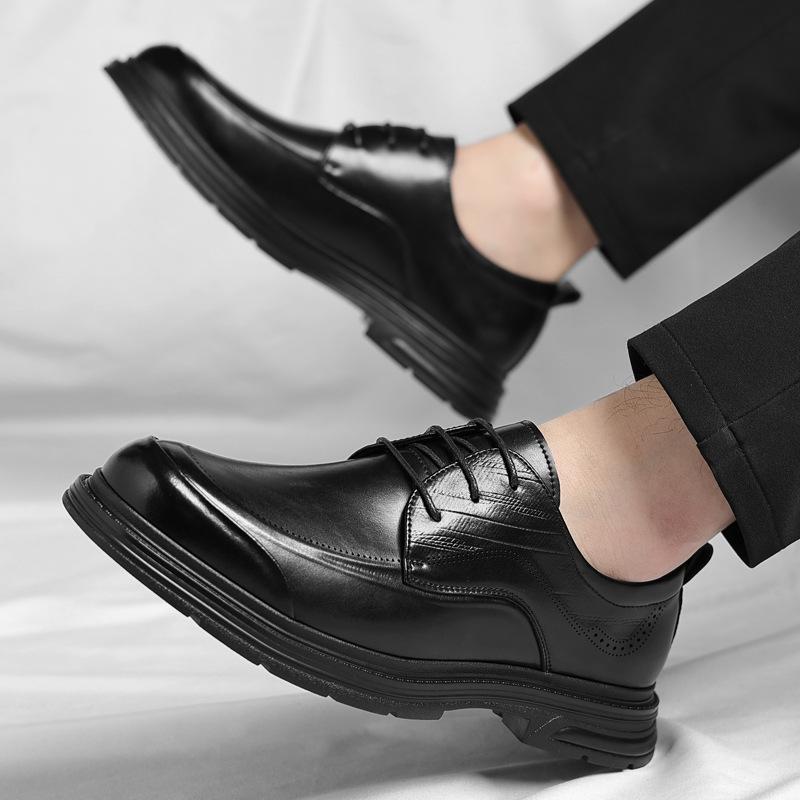 Fashion New Designer Lace Wedding Shoes for Men Spring Autumn Fashion Casual Leather Shoes Male Hallow Breathable Dress Shoe Man