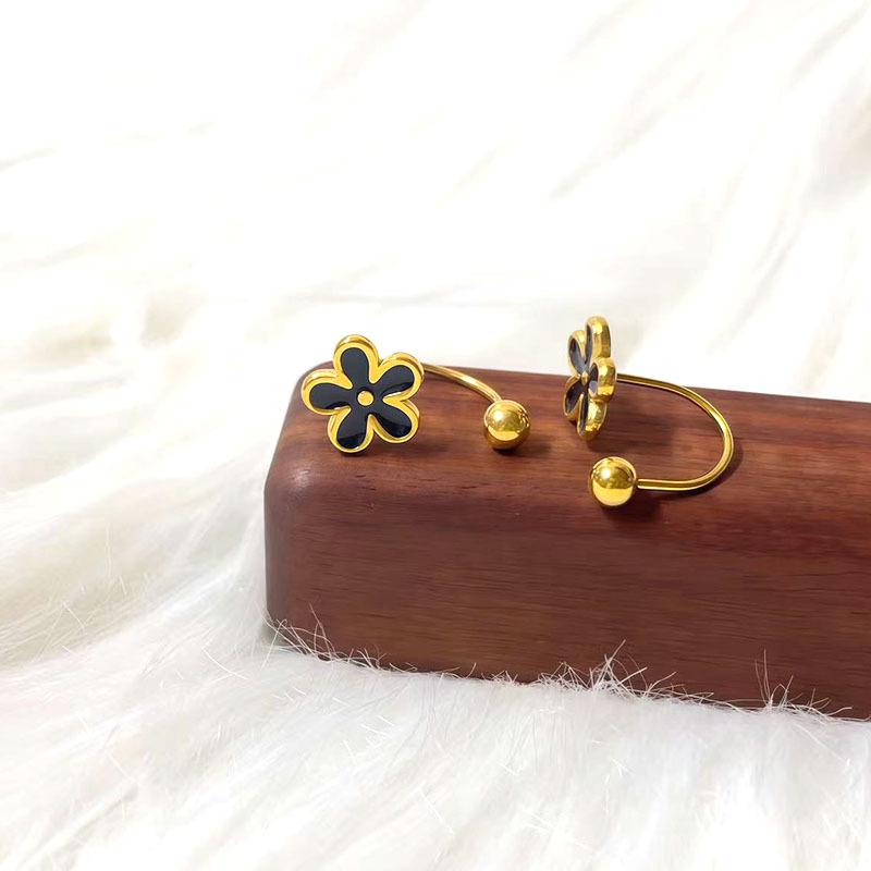 Elegant U-Shaped Black Titanium Four-Leaf Clover Flower Stud Earrings for Women