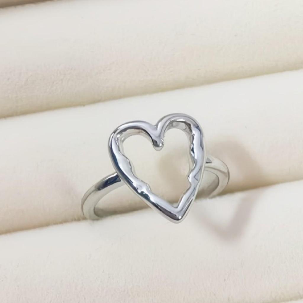 Hollow Heart Ring: Women's Retro Adjustable Fashionable Cold Style