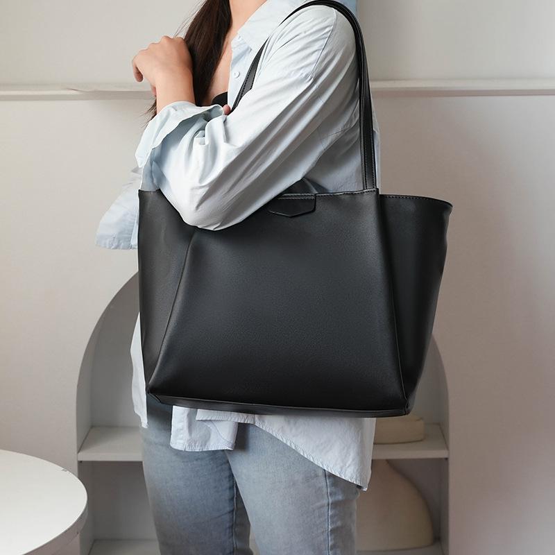 Large Capacity Shoulder Bag