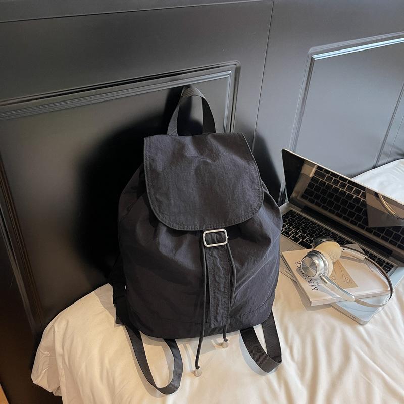 

Niche backpack women s large-capacity fashion waterproof backpack simple and lightweight student schoolbag commuter bag чорний