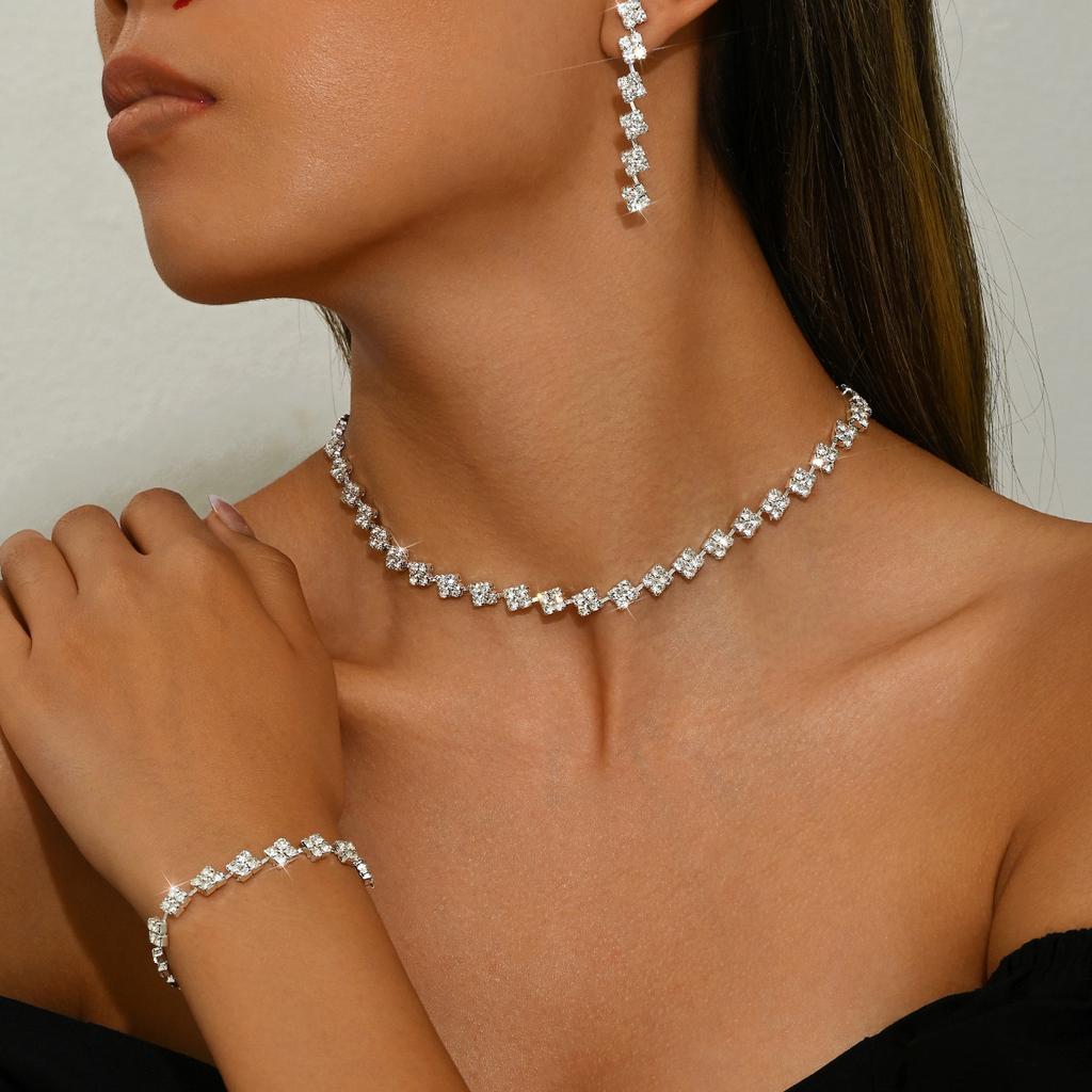 New Elegant Women's Set of Exquisite Claw Chain Necklace, Exaggerated Earrings, Bracelet Set, Water Drop Neck Chain, Banquet Accessories for Women