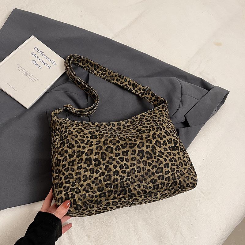 

New trendy leopard print shoulder crossbody bag sweet commuter tote bag Casual Single Shoulder Bag Versatile Women s Handbag