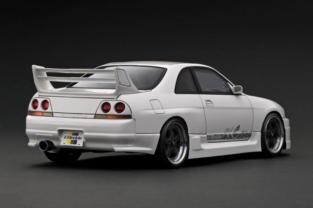 ignition model GReddy Pearl White finished product 1/18 GT-R (BCNR33)